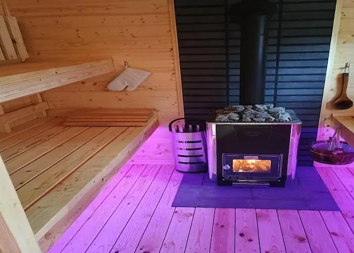 Дом отдыха House With Private Garden And Sauna